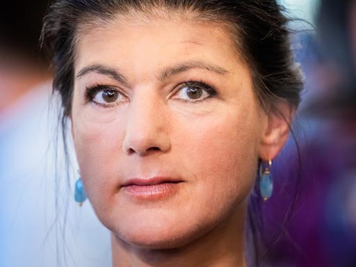 Sahra Wagenknecht, Parteivorsitzende des Bündnis Sahra Wagenknecht (BSW), im Porträt.