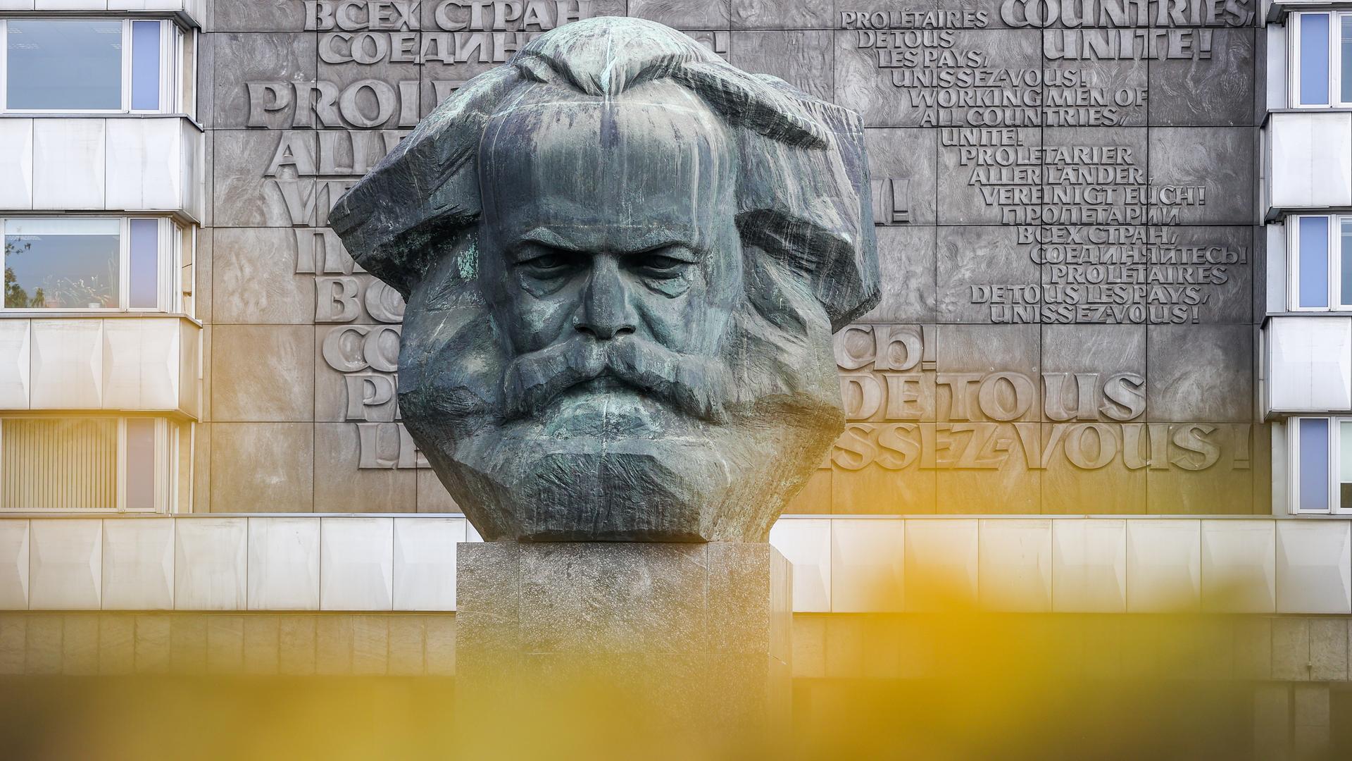 Das im Volksmund nur als "Nischl" bezeichnete Karl-Marx-Denkmal. 