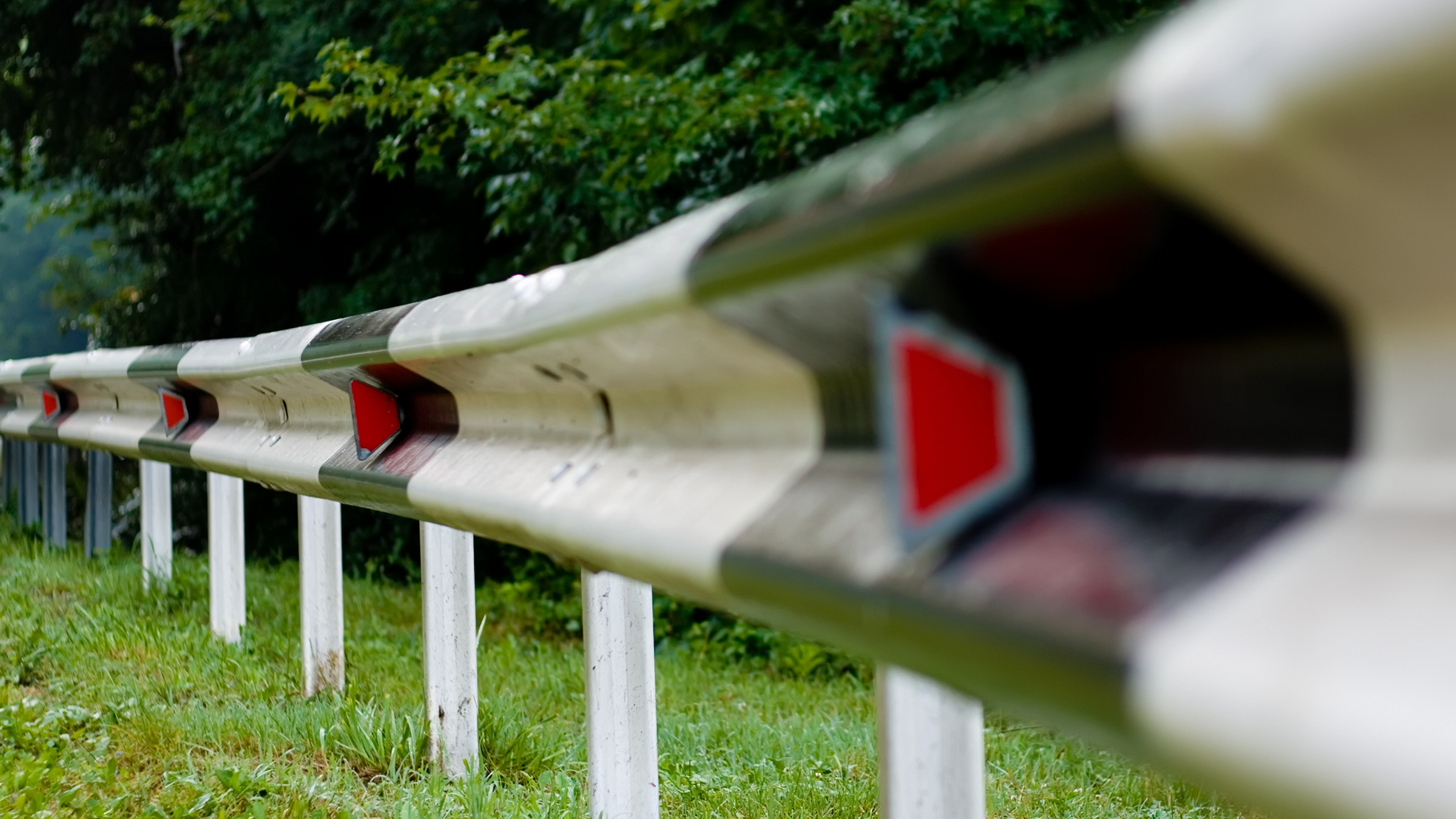 guardrail with reflectors