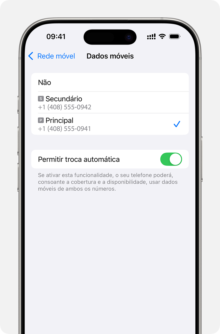 Definição de dados móveis do iPhone a mostrar que um número utiliza dados móveis ou que a opção Permitir troca automática está ativada.