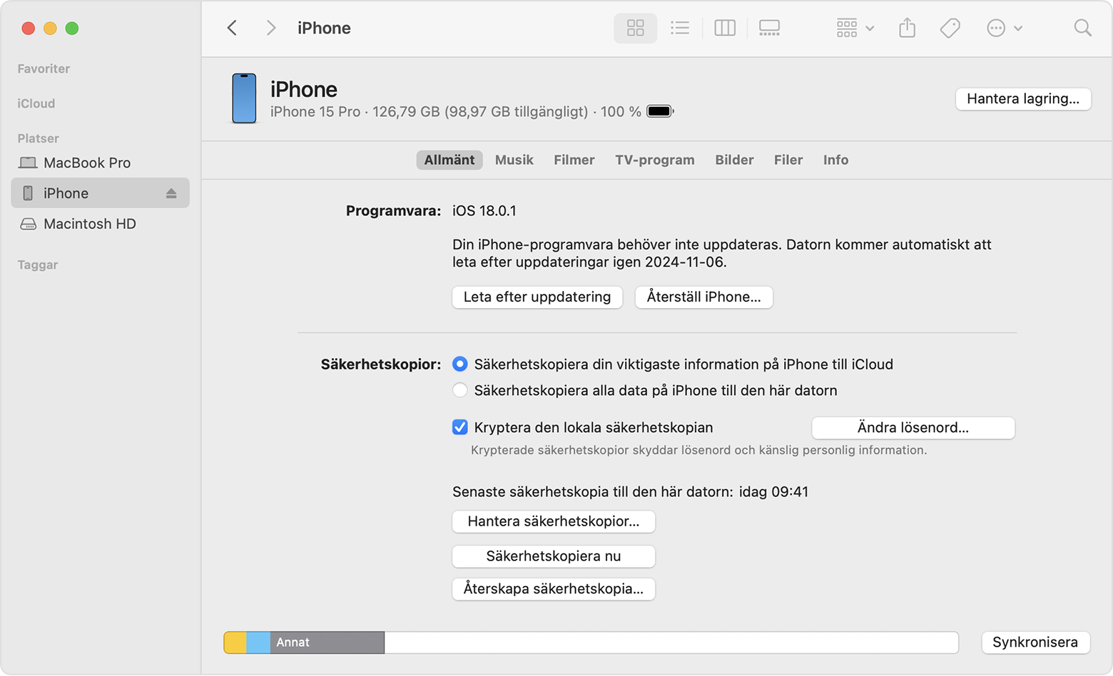 Ett Finder-fönster som visar alternativen för att söka efter en uppdatering eller återskapa din iPhone