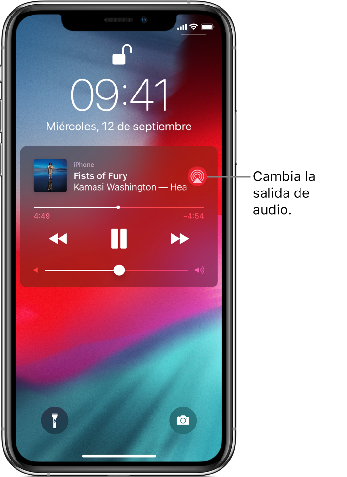 La pantalla bloqueada mostrando una canción reproduciéndose, los controles de reproducción y el botón "Destino de la reproducción".