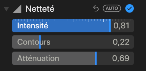 Les commandes de netteté dans la sous-fenêtre Ajuster, affichant les curseurs Intensité, Contours et Atténuation.