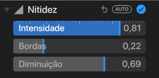 Os controles de Nitidez no painel Ajustar, mostrando os controles deslizantes de Intensidade, Bordas e Diminuição.