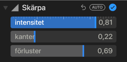 Skärpereglagen på panelen Justera med reglage för intensitet, kanter och förluster.