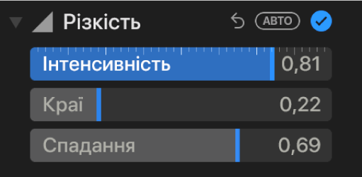 Елементи керування «Різкість» на панелі «Коригування» з повзунками «Інтенсивність», «Краї» і «Спадання».