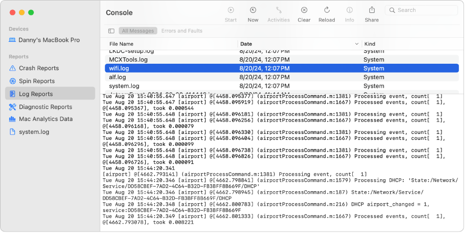 Het Console-venster met het rapport wifi.log geselecteerd en daaronder de details uit het rapport.