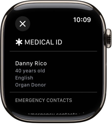 Tela da Ficha Médica no Apple Watch, mostrando o nome, idade, idioma, estado de doador de órgão e contatos de emergência da pessoa.