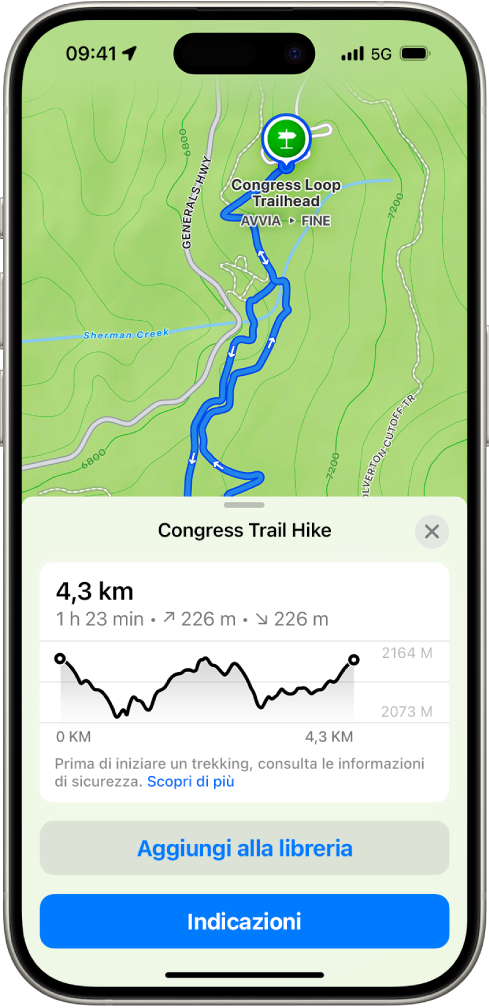 Nell’app Mappe una mappa topografica mostra un percorso di trekking. Nella parte inferiore dello schermo vengono visualizzati un grafico del dislivello, il pulsante “Aggiungi alla libreria” e Indicazioni.