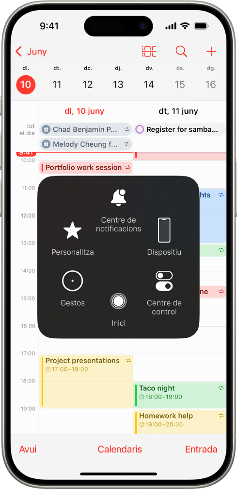 Un iPhone amb el menú de l’AssistiveTouch visible on es mostren els controls del centre de notificacions, el dispositiu, el centre de control, la pantalla d’inici, els gestos i la personalització.