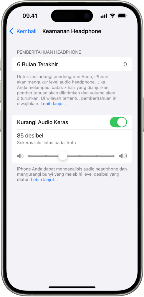 Layar Keamanan Headphone, menampilkan jumlah pemberitahuan headphone yang dikirim dalam 6 bulan terakhir, pilihan Kurangi Audio Keras, penggeser untuk mengubah level desibel maksimum, dan batas desibel yang dipilih sebesar 85 desibel.