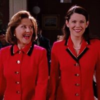 Lorelai Emily Gilmore Girls runway scene red having fun mother daughter relationship dance cute outfits style clothes aesthetic