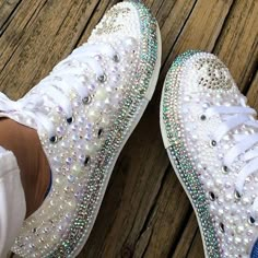 Diy Bedazzled, Hak Tinggi, Bling Converse, Motifs Perler, Bling Shoes, Shoes Diy, Glitter Shoes