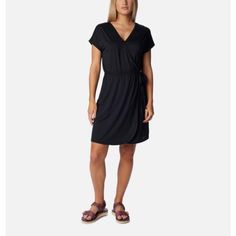 A lightweight dress featuring sun-protecting, sweat-wicking, and performance cooling tech. Travel Dresses For Women, Black Travel Dress, Columbia Dresses, Travel Dress, Lightweight Dress, Packing Tips For Travel, Fabulous Fashion, Columbia Sportswear, Packing Tips