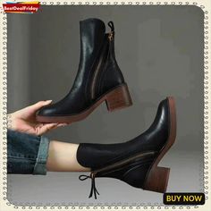 Comfertable and Stylish Orthopedic General Boots Outfit Botines, Vegan Boots Women, Autumnal Outfits, Mary Jane Outfit, My Heart Skips A Beat, Short Cuir, Dress For Teens, Boots Fall Ankle, Short Leather Boots