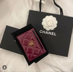 Chanel 2023, 90s Makeup, Gift Wishlist, Luxury Bags Collection, Handbag Essentials, Cute Wallets, Girly Bags, Girly Accessories