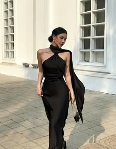 Backless Silk Dress, Black Wedding Guest Dresses, Satin Ball Gown, Wedding Guest Attire, Prom Dress Stores, Ball Gowns Evening, Wedding Attire Guest, Guest Attire, Satin Prom Dress