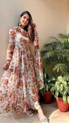 Salwar Kamiz, Dresses Traditional, Indian Dresses Traditional, Simple Pakistani Dresses, Beautiful Dress Designs