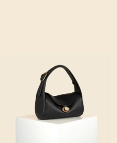 Cute Leather Bag, Stylish Luggage, Latest Handbags, Trendy Handbags, Pretty Bags, Side Profile, Organic Form, Mini Handbags, Cute Bags