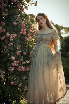 Dnd Outfit Ideas, Gardens Photoshoot, Woodland Wedding Theme, Woodland Theme Wedding, Green Cottagecore, Maxi Linen Dress, Ethereal Fashion, Cypress Gardens, Book Costumes