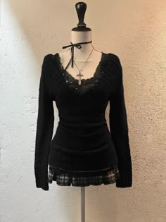 Cute Goth Outfit Ideas, Black Lacy Outfits, Noir Aesthetic Outfit, Horror Style Outfits, Lace Goth Outfit, Outfits With Long Skirts Black, Dark Acubi Fashion, Skirt Outfits Alt, Pierce The Veil Concert Outfit Ideas