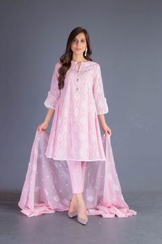 Nikah Dresses, Ladies Suit Design, Stitched Kurti, Unique Fashion Outfits, Cotton Suit Designs, Pakistan Clothes, Kurti Fashion, Kurtis Designs