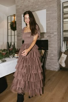 Maxi dress in mauve Western Wedding Guest, Modest Dresses For Church, Western Maxi Dress, Senior Portrait Outfits, Portrait Outfits, Simple Heels, Tulle Maxi Dress, Maxi Outfits, Layered Sweater