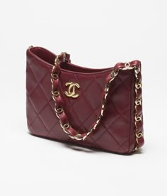 Hobo Bags of the Fall-Winter 2024/25 collection: Hobo Handbag, lambskin & gold-tone metal, black on the CHANEL official website. Daytime Outfits, Preppy Western, My Style Bags, Mode Chanel, Burgundy Fashion, Fall Handbags, Dream Bag, Bag Chanel, Fashion Content