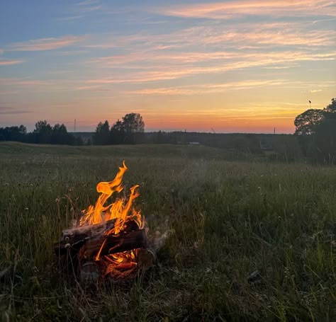 Hazy Summer Aesthetic, Hot Summer Day Aesthetic, Late Summer Vibes, Cozy Aesthetic Summer, June Vibes Aesthetic, Late August Aesthetic, Time Of Day Aesthetic, Slow Summer Aesthetic, Cold Summer Aesthetic