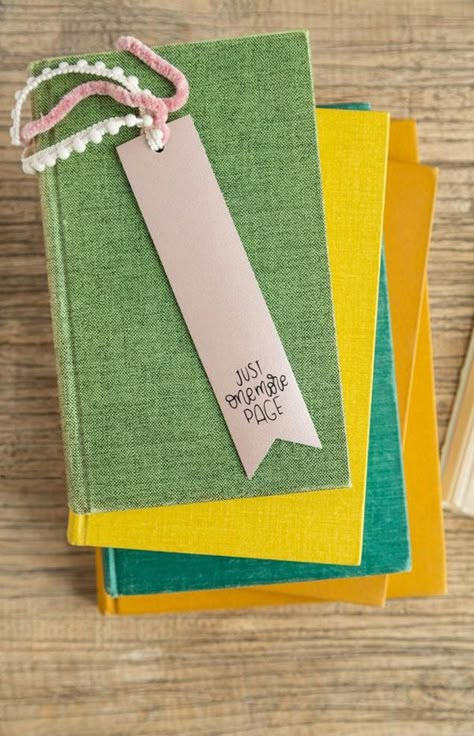 Cricut Leather Bookmark, Leather Bookmark Cricut, Leather Bookmark Diy, Cricut Bookmarks, Cricut Leather Projects, Simple Bookmarks, Faux Leather Bookmark, Bookstore Logo, Leather Cricut