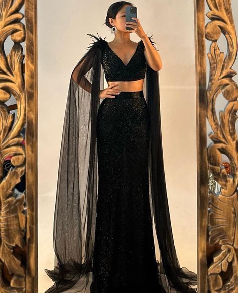 Western Sangeet Outfits Women, Trending Lehnga Design, Cocktail Sangeet Outfit Women, Indo Western Black Outfit, Black Dress For Sangeet, Indo Western Ethnic Wear, Black Lehnga Dress Design, Black Sangeet Outfit For Women, Black Indo Western Outfits