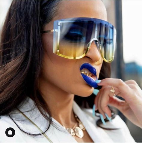 Glasses Fashion Eyewear, Sunglasses For Your Face Shape, Celebrity Sunglasses, Frameless Sunglasses, Shades Glasses, Woman Sunglasses, Funky Glasses, Yellow Gradient, Visor Sunglasses