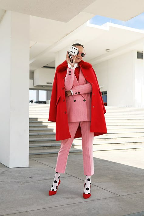 Pink Overcoat Outfit Winter, Polka Dot Tights, Blair Eadie, Color Blocking Outfits, Anna Dello Russo, Colorful Outfits, Pink Suit, Red Coat, Sarah Jessica Parker