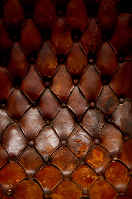 Old Hollywood Bedroom, Hollywood Bedroom, Tufted Leather, Pattern And Texture, Textures And Patterns, Design Exterior, Materials And Textures, Shades Of Brown, Pattern Texture