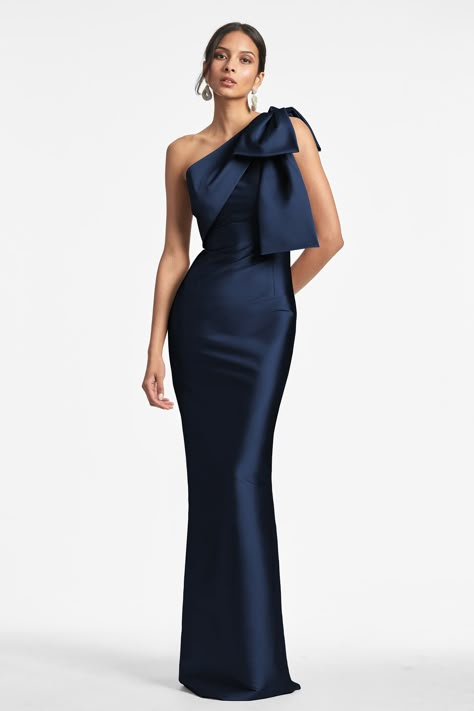 Shop Gowns at Sachin & Babi. Discover luxury, embellished dresses for black tie and formal occasions. FREE Shipping Over $500 & FREE Returns Mermaid Party Dress, Elegant Black Dress, Dresses Formal Elegant, Looks Party, Evening Gowns Elegant, Column Gown, Blue Gown, Formal Party Dress, Column Dress