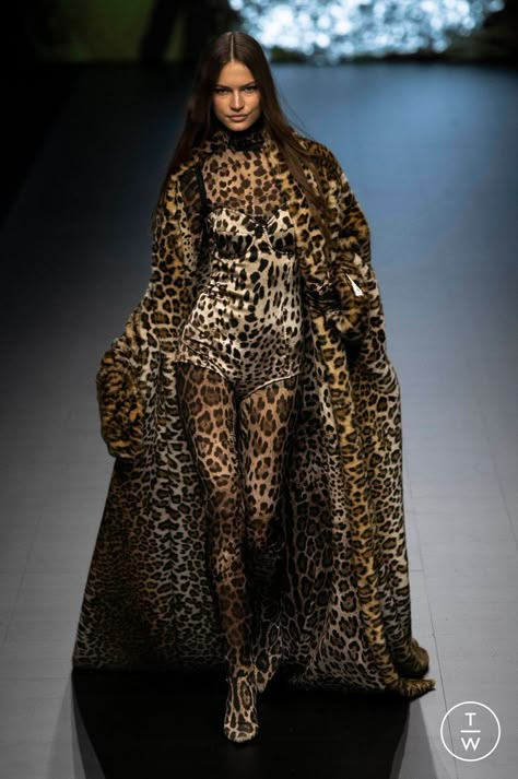 Animal Couture Fashion, Leopard Print Fashion Runway, Animal Print Fashion Runway, Leopard Fashion Aesthetic, Leopard Print Runway, Leopard On Leopard Outfit, Animal Print Couture, Leopard Runway, Animal Print Runway