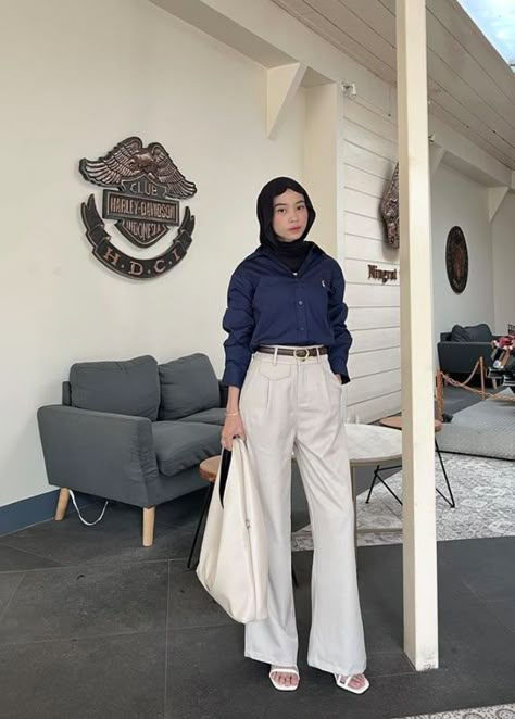 Feminine Hijab Outfit, Ootd Ngampus Hijab, Campus Outfit Hijab, Elegant Outfit Hijab, Hijab Ootd Casual, Feminine Hijabi, Outfit Ngampus Hijab, Ootd Casual Hijab, Ootd Kuliah Hijab