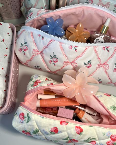 Sundays looking like ✨🍓🧚‍♂️💘💫🦋🍒 #cute #dressingtable #fairy #strawberrygirl #makeupbag #smallbusiness #handmade Lana Hair, Dyson Air Wrap, Hot Hair Tools, Air Wrap, Hair Bag, Kindle Sleeve, Inside My Bag, Baby Pink Aesthetic, Hair Tool