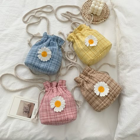 Drawstring Crossbody Bag, Simpul Makrame, Drawstring Shoulder Bag, Purse Casual, Cute Shoulder Bag, Hand Beaded Bag, Kawaii Bags, Simple Hand Embroidery Patterns, Diy Bag Designs