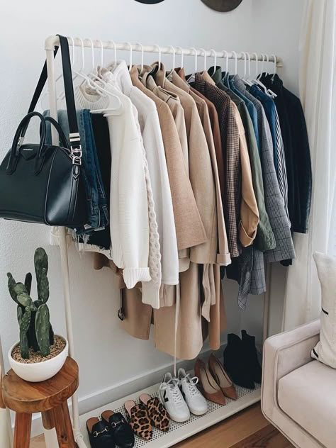 Minimal Closet, Minimal Wardrobe, Capsule Wardrobe Essentials, Capsule Wardrobe Outfits, Minimalist Closet, Capsule Closet, Fashion Capsule Wardrobe, Fashion Jackson, Wardrobe Capsule