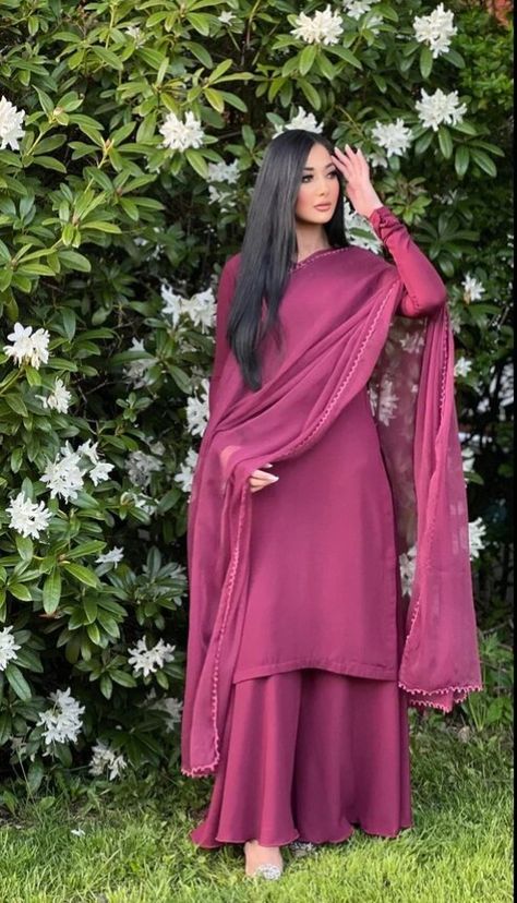 Winter Dress For Short Women, Best Woman In Wedding Outfit Suit, Plain Kurtis Design, Simple Plain Dress Designs, Plain Pakistani Suits, Plain Kurti Designs Latest Fashion, Plain Suit Designs Indian, Plain Dress Designs, Plain Suit Design