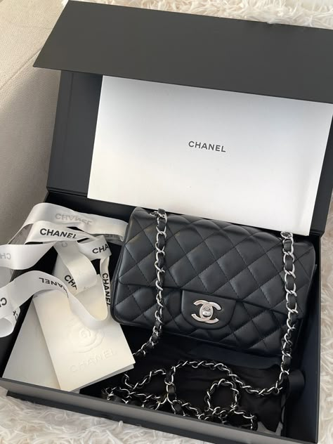 Chanel Black Purse, Designer Handbags Black, Black Chanel Bag Aesthetic, Luxury Bags Chanel, Designer Black Bag, Chanel Aesthetic Bag, Expensive Bags Luxury, Chanel Bags Aesthetic, Black Purse Aesthetic