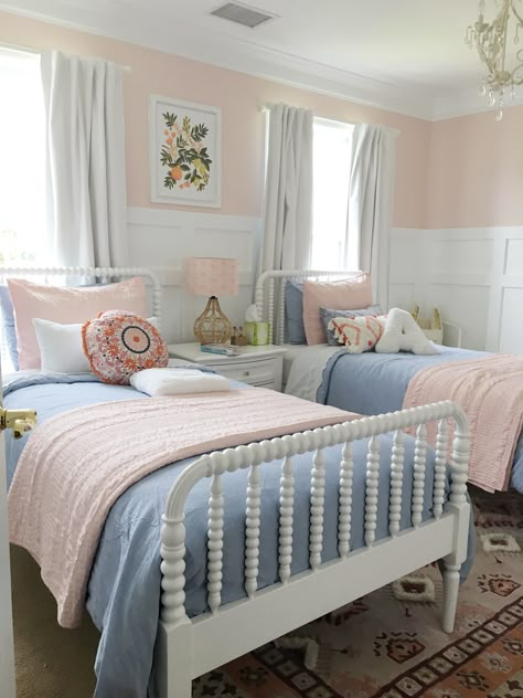 Peachy pink walls are Behr Stolen Kiss Chambray duvet covers are H&M Home Sister Bedroom, Country Cottage Living, Girl Room Inspiration, Shared Girls Room, Sister Room, Shared Girls Bedroom, Big Girl Bedrooms, Twin Bedroom, Twin Beds