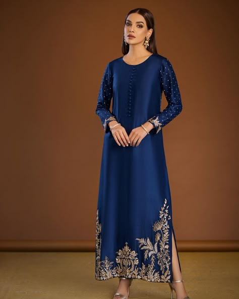 𝐋𝐮𝐩𝐢𝐧𝐞 This blue maxi flows gracefully, outlining an eclectic silhouette and embellished with exquisite workmanship on its radiant… | Instagram Blue Fancy Dress, New Party Wear Dress, Casual Dresses For Wedding, Pakistani Formal Dresses, Maxi Design, Desi Wedding Dresses, Casual Party Outfit, Velvet Dress Designs, Outfit Simple