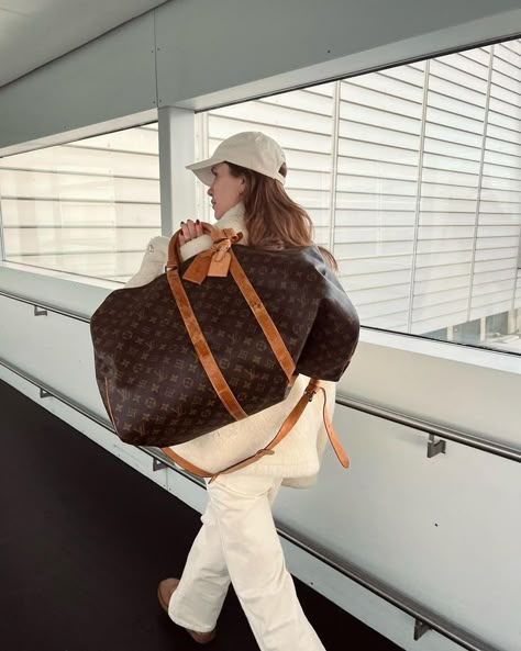 Finance Girl, Airport Ootd, Lv Keepall, Airport Fit, On Airplane, Louis Vuitton Keepall 45, Best Travel Bags, Airport Aesthetic, Louis Vuitton Travel Bags