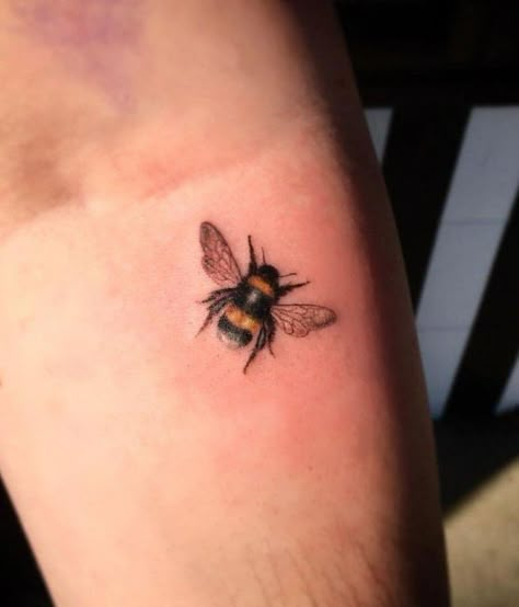 Colour Small Tattoo, Mermaid Minimalist, Bee Tattoo Meaning, Bumblebee Tattoo, Small Colorful Tattoos, Tattoo Colour, Bee Tattoos, Bumble Bee Tattoo, Small Tattoos With Meaning