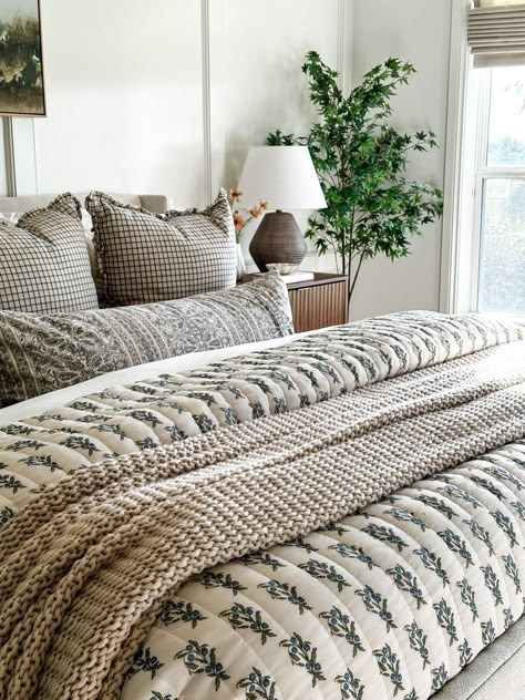 Fall Bedding, Pillows And Blankets, Style Vest, Master Bedrooms Decor, Decoration Inspiration, Upholstered Platform Bed, Master Bedrooms, Guest Bedrooms, Beautiful Bedrooms