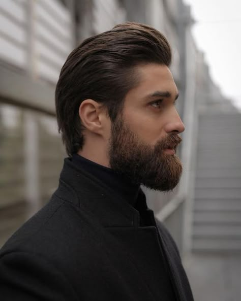 A complete guide to stylish haircuts for thick-haired men 15 ideas - Fall Update 2024 Curly Beard Styles, Long Beard Styles For Men, Professional Beard Styles, Beard Styles Long, Goatee Beard Styles, Short Beard Styles For Men, Patchy Beard Styles, Men With Thick Hair, Medium Beard Styles