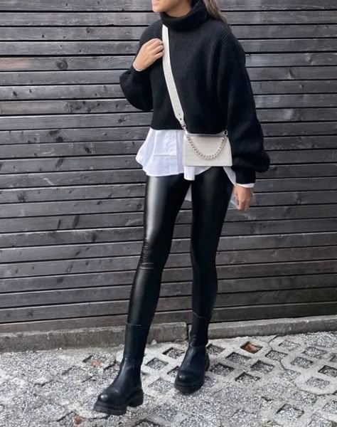 Lederhosen Outfit, Mantel Outfit, Outfit Botas, Leather Leggings Outfit, Winter Fashion Outfits Casual, Legging Outfits, Faux Leather Leggings, Autumn Outfit, Fall Fashion Outfits