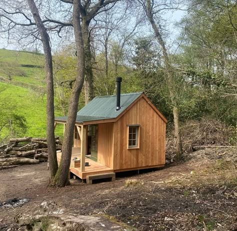 An Off-grid Woodland Cabin | Luxury cabin design and build in the UK| Life Space Cabins Off Grid Cabin Ideas, Cabin Luxury, Tiny Home Cabin, Garden Cabin, Cabin Build, Woodland Cabin, Cabin Diy, Garden Cabins, Cabin Designs